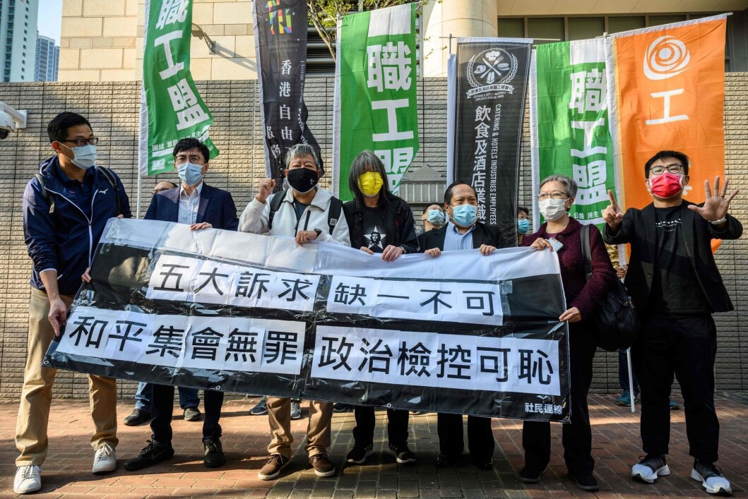 I Hong Kong kjemper demokratiaktivister hardt mot at Kina får stadig mer kontroll over den selvstyrte regionen. Her fra en demonstrasjon i 2021 . I Hong Kong kjemper demokratiaktivister hardt mot at Kina får stadig mer kontroll over den selvstyrte regionen. Her fra en demonstrasjon i 2021 .