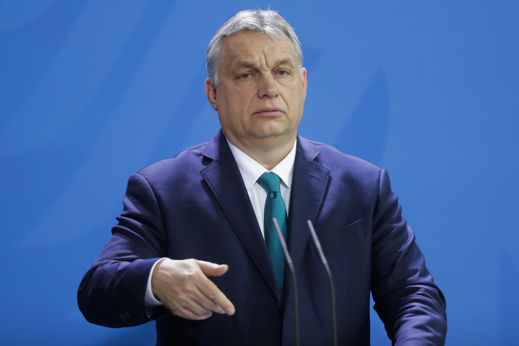 Ungarns statsminister Victor Urban leder det første landet i EU som V-Dem-forskerne mener har passert streken der det går fra å være et demokrati til å bli et autoritært regime. Urban-regimet møter nå mye kritikk fra andre europeiske land. Ungarns statsminister Victor Urban leder det første landet i EU som V-Dem-forskerne mener har passert streken der det går fra å være et demokrati til å bli et autoritært regime. Urban-regimet møter nå mye kritikk fra andre europeiske land.