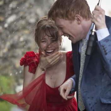 Ifølge en dansk forsker har vi fra naturens side en tilbøyelighet til å elske filmer som handler om å finne og miste kjærlighet. Her fra filmen About Time. (Foto: United International Pictures) Ifølge en dansk forsker har vi fra naturens side en tilbøyelighet til å elske filmer som handler om å finne og miste kjærlighet. Her fra filmen About Time. (Foto: United International Pictures)