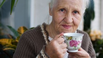 Rundt 70 000 personer har demens i Norge i dag. Sykdommen blir karakterisert som en uløst gåte, som man verken vet hvordan bør behandles eller kan bremses. (Foto: Shutterstock) Rundt 70 000 personer har demens i Norge i dag. Sykdommen blir karakterisert som en uløst gåte, som man verken vet hvordan bør behandles eller kan bremses. (Foto: Shutterstock)