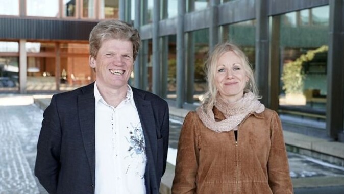 Bjørn Bolstad og Eli Tronsmo møtes til samtale om hva profesjonsfellesskap blant lærere er og hvorfor det er viktig. Bjørn Bolstad og Eli Tronsmo møtes til samtale om hva profesjonsfellesskap blant lærere er og hvorfor det er viktig.
