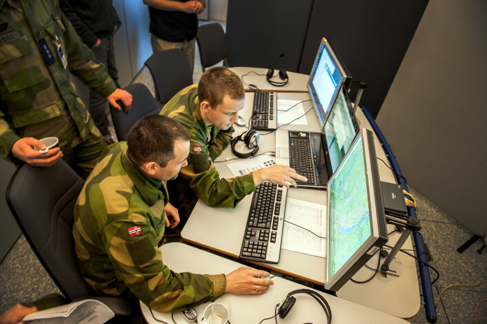 Dataskjermen er en viktig del av fremtidens krigføring, men ikke akkurat slik som vi har sett på film. (Foto: FFI) Dataskjermen er en viktig del av fremtidens krigføring, men ikke akkurat slik som vi har sett på film. (Foto: FFI)