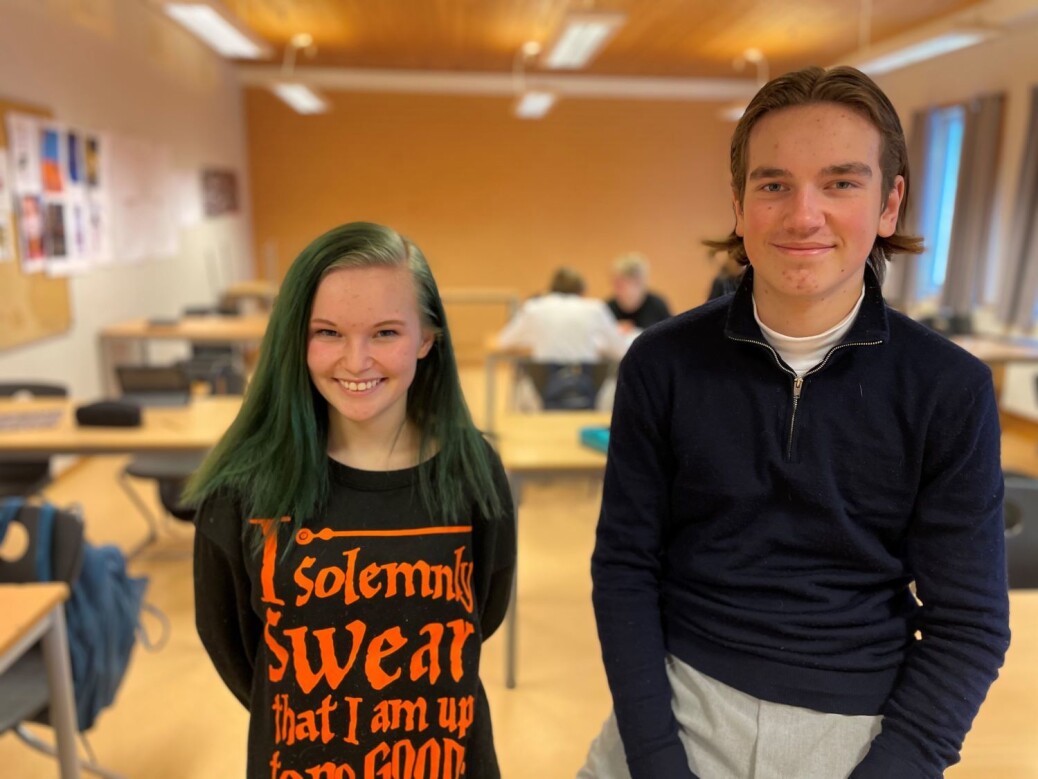 – Vi synes karriere er et litt skummelt ord. De to 10. klassingene Tuva-Kariin og Jonathan får støtte i akkurat det i ny doktorgrad. – Vi synes karriere er et litt skummelt ord. De to 10. klassingene Tuva-Kariin og Jonathan får støtte i akkurat det i ny doktorgrad.