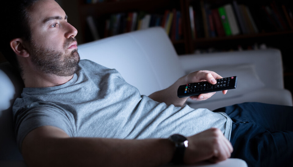 Mens det nye koronalivet har gitt mange et etterlengtet pust i bakken og masse energi til å trene og bruke naturen, har det ført til altfor mye Netflix, vin og forfall for andre. Hvorfor reagerer vi så ulikt på sosial isolasjon?