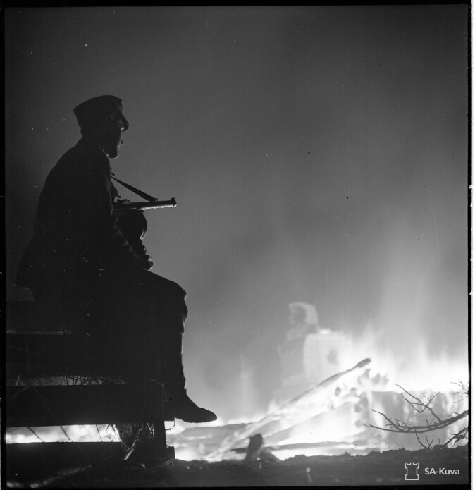 Den finske landsbyen Muonio ble satt i brann av tyskerne i oktober 1944. Den finske landsbyen Muonio ble satt i brann av tyskerne i oktober 1944.