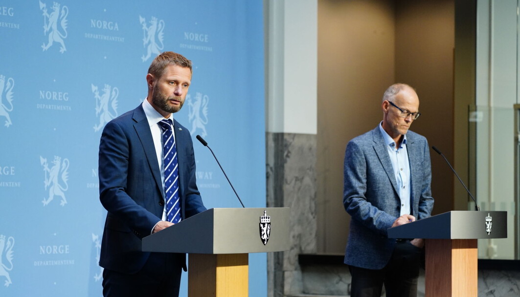 Fagdirektør Frode Forland og ekspertene hos FHI har delt ansvaret med Bent Høie og andre politikere under pandemien. Dette ble den norske løsningen. Det er Forland glad for. Fagdirektør Frode Forland og ekspertene hos FHI har delt ansvaret med Bent Høie og andre politikere under pandemien. Dette ble den norske løsningen. Det er Forland glad for.