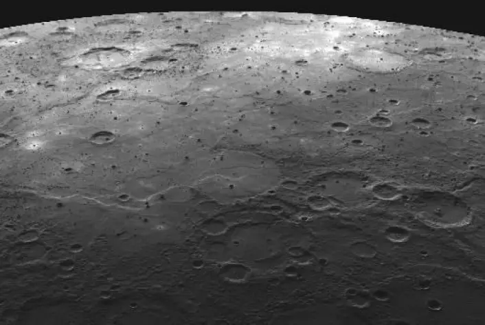 Flere eksperter trekker frem funn av is på Merkurs poler som en av de mest spennende oppdagelsene i rommet i 2012.