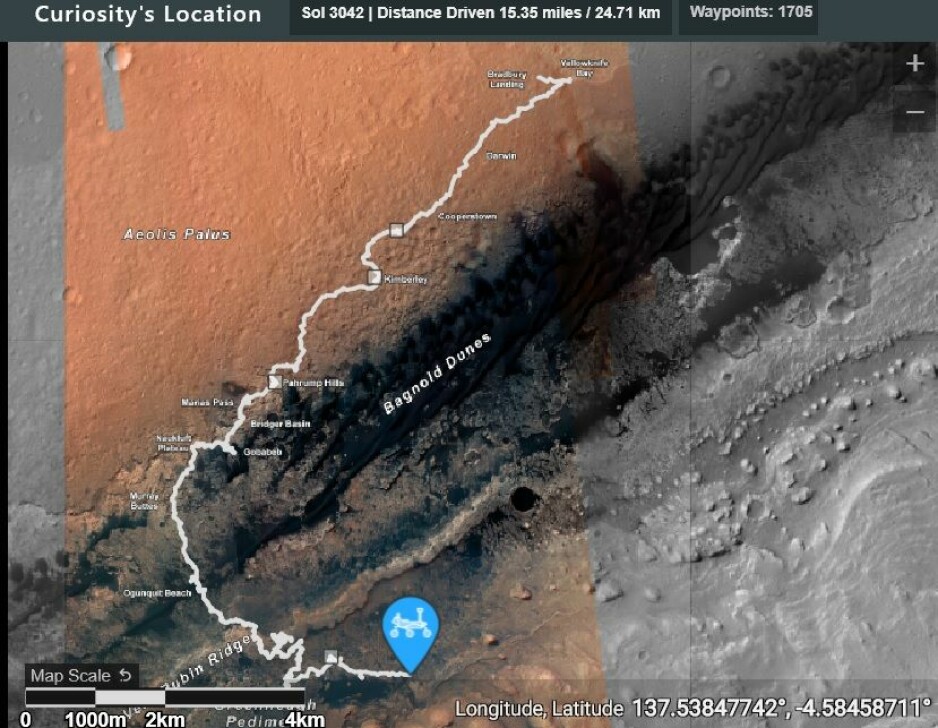 Den hvite linjen viser hele reisen til Curiosity siden den startet. Nå klatrer den opp siden av Mount Sharp, et 5,5 km høyt fjell på Mars.