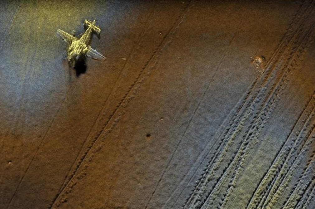 Havbunnen i Ytre Oslofjord så ut som en nypløyd åker. Her ser vi også et tysk flyvrak fra 2. verdenskrig. Havbunnen i Ytre Oslofjord så ut som en nypløyd åker. Her ser vi også et tysk flyvrak fra 2. verdenskrig.