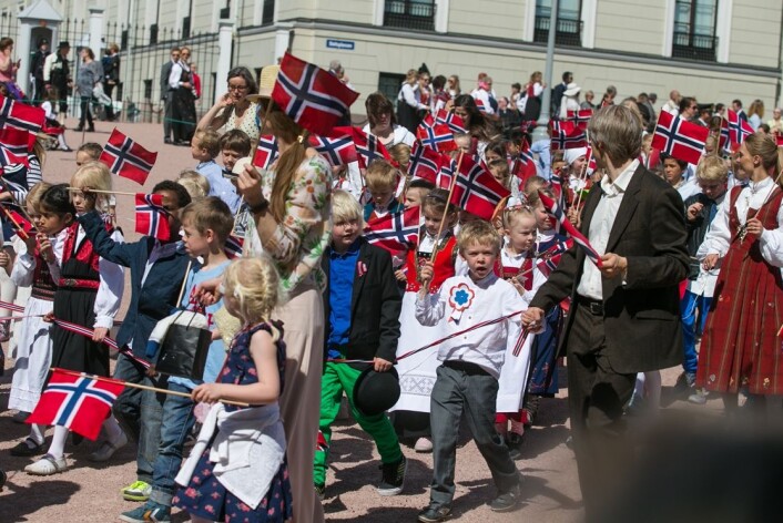 Barnetoget i Oslo 17. mai blir nå forsket på som del av grunnlovsjubileet i 2014. (Foto: Audun Braastad/NTB Scanpix) Barnetoget i Oslo 17. mai blir nå forsket på som del av grunnlovsjubileet i 2014. (Foto: Audun Braastad/NTB Scanpix)
