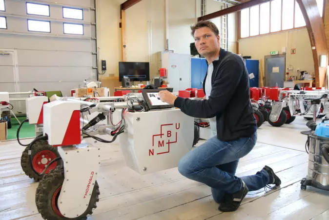 Pål Johan From (NMBU and Saga Robotics) with Thorvald the farming robot, ready to digitalize the food production chain.