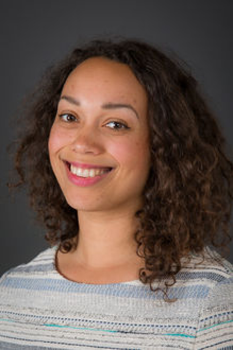 Julia Orupabo har gjort feltarbeid på sykehjem for å studere helsefagarbeidere. Hun opplevde mye av det hun så i hverdagen på sykehjemmene som frustrerende og vondt.