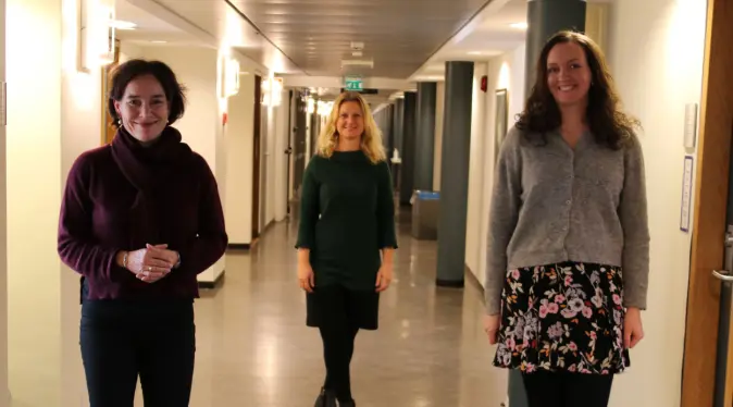 Marte Blikstad-Balas forsker på lesing og bruk av internett i undervisning, mens Kari Spjeldnæs har nettopp gitt ut bok om å lese. De deler oppdatert forskning og svarer på Gunn Enlis bekymringer. Marte Blikstad-Balas forsker på lesing og bruk av internett i undervisning, mens Kari Spjeldnæs har nettopp gitt ut bok om å lese. De deler oppdatert forskning og svarer på Gunn Enlis bekymringer.