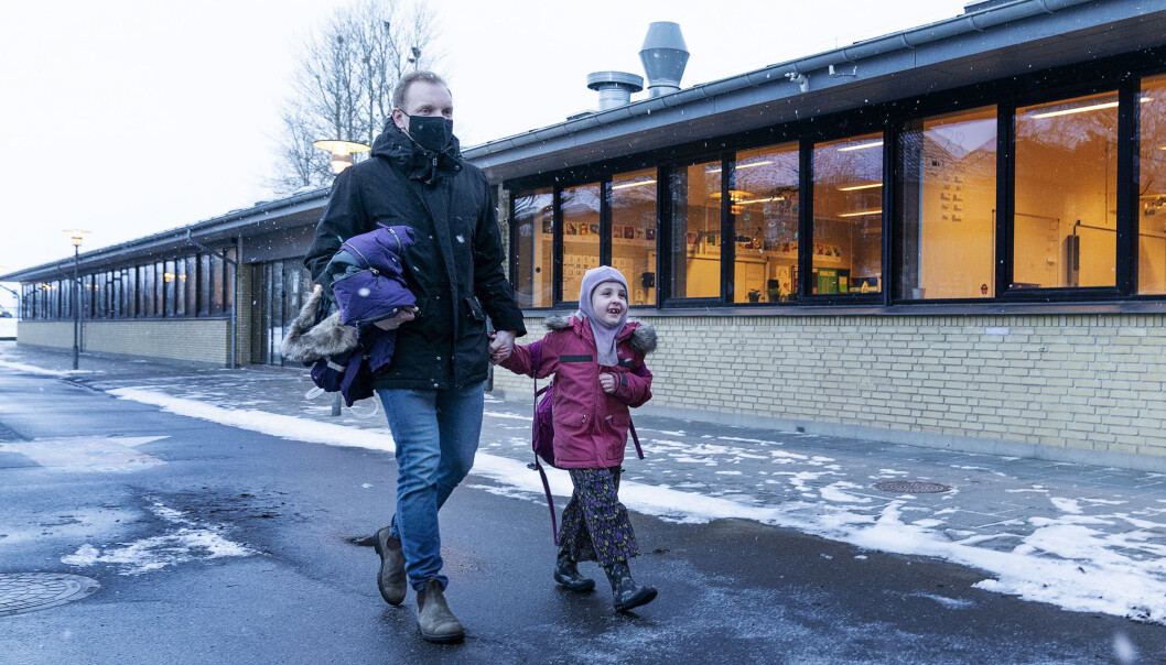 Kildedamsskolen i Tølløse i Danmark gjenåpnet for de yngste elevene mandag 8. februar. Kildedamsskolen i Tølløse i Danmark gjenåpnet for de yngste elevene mandag 8. februar.
