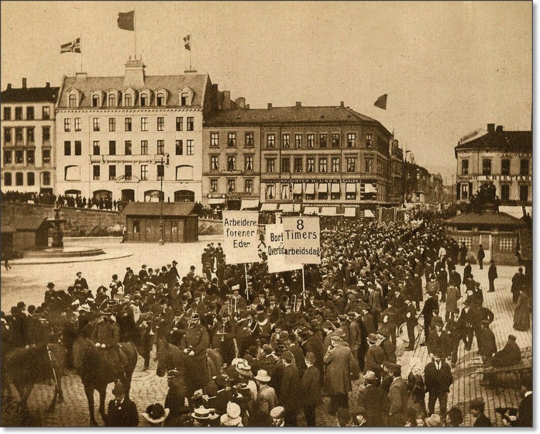 Mange fryktet borgerkrig i Norge. Bildet er fra Youngstorget i Oslo. Mange fryktet borgerkrig i Norge. Bildet er fra Youngstorget i Oslo.