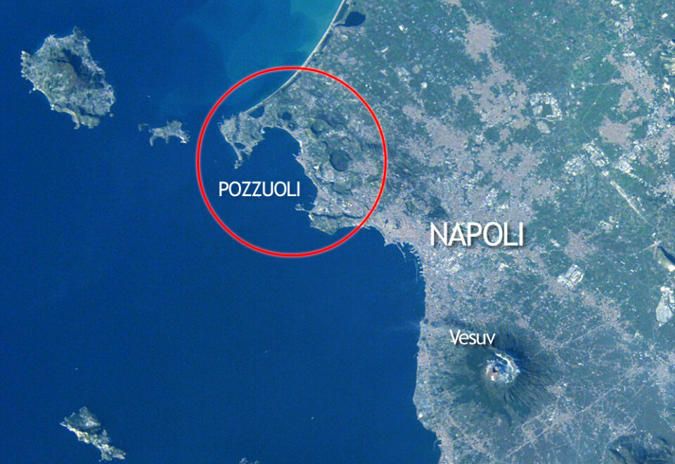 Oversiktsbilde over supervulkanen Campi Flegrei ved Napoli. (Foto: (Figur: forskning.no/Earth Sciences   and Image Analysis Laboratory, NASA Johnson Space Center))