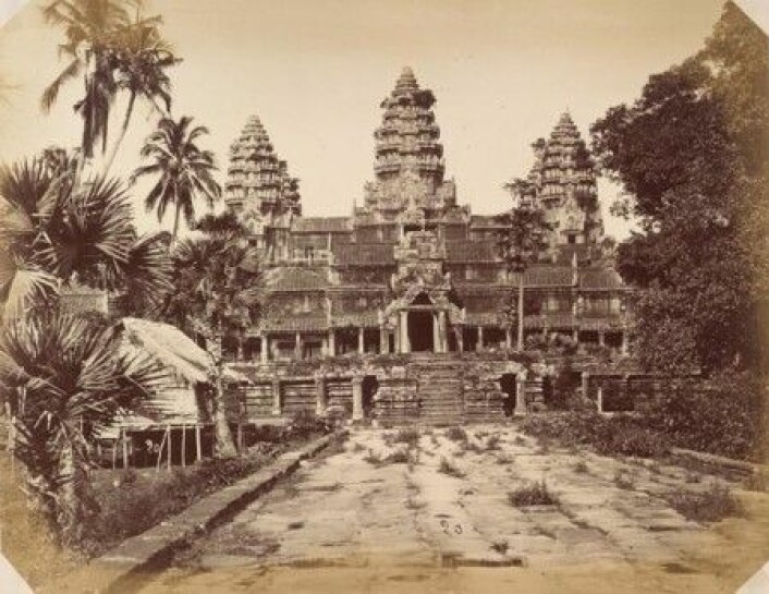 Angkor Vat-tempelet fotografert i 1866. Tempelet ble gjenoppdaget av den franske oppdagelsesreisende Henri Mouhot i 1857. (Foto: Emile Gsell, Wikimedia Commons)