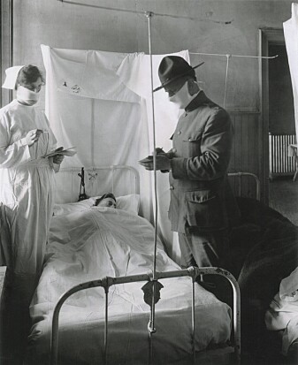 Masks are not a new measure. They were also used during the Spanish flu a hundred years ago. This photo was taken at an American field hospital in November 1918. Masks are not a new measure. They were also used during the Spanish flu a hundred years ago. This photo was taken at an American field hospital in November 1918.