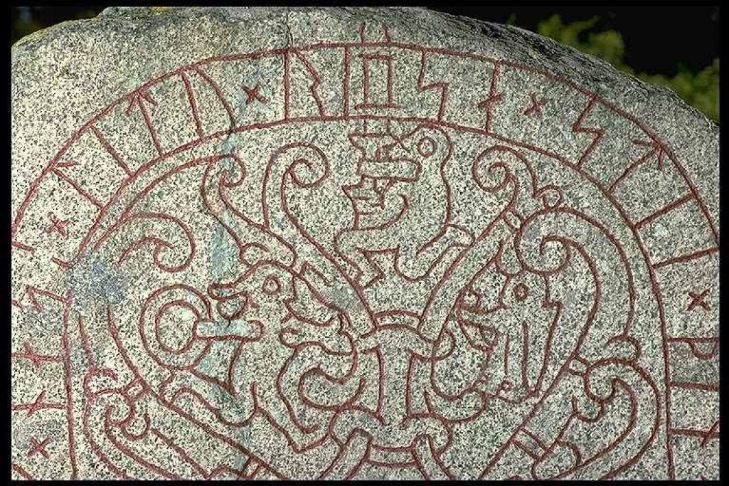 The Drävle runestone (Sweden) shows Sigurðr thrusting his sword into the dragon. The Drävle runestone (Sweden) shows Sigurðr thrusting his sword into the dragon.