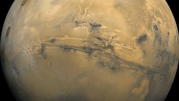 Planeten Mars vil bli merket for alltid av kometen som nå er på vei mot den i voldsom fart. (Foto: NASA) Planeten Mars vil bli merket for alltid av kometen som nå er på vei mot den i voldsom fart. (Foto: NASA)