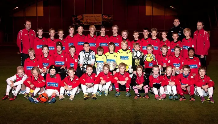 39 fotballspillere fra Bryne sammen med lagledere og trenere. Bildet er av gutter 12-gruppa fra 2011.