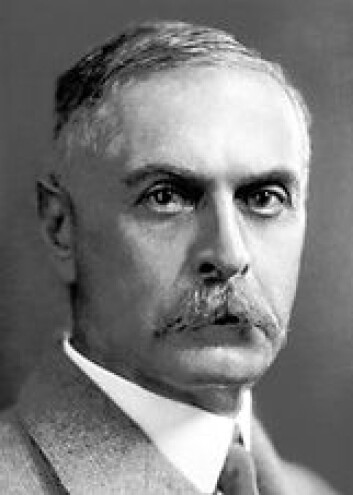 Det suverent viktigste gjennombruddet i blodoverføringens nye historie kom i 1901, da østerrikeren Karl Landsteiner oppdaget menneskets forskjellige blodtyper. Det var oppdagelsen av menneskets blodtyper som i 1930 ga Landsteiner Nobelprisen i medisin. (Arkivfoto: Nobelinstituttet) Det suverent viktigste gjennombruddet i blodoverføringens nye historie kom i 1901, da østerrikeren Karl Landsteiner oppdaget menneskets forskjellige blodtyper. Det var oppdagelsen av menneskets blodtyper som i 1930 ga Landsteiner Nobelprisen i medisin. (Arkivfoto: Nobelinstituttet)