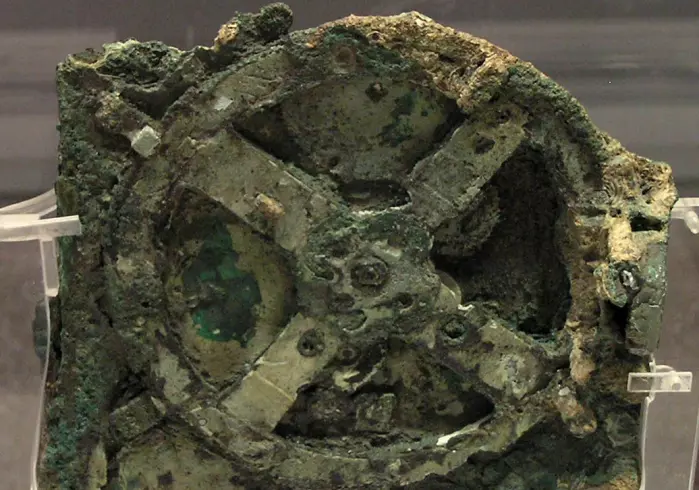 Dette er en av restene av Antikythera-mekanismen. Den over 2000 år gamle gjenstanden lå på havets bunn i 2000 år.