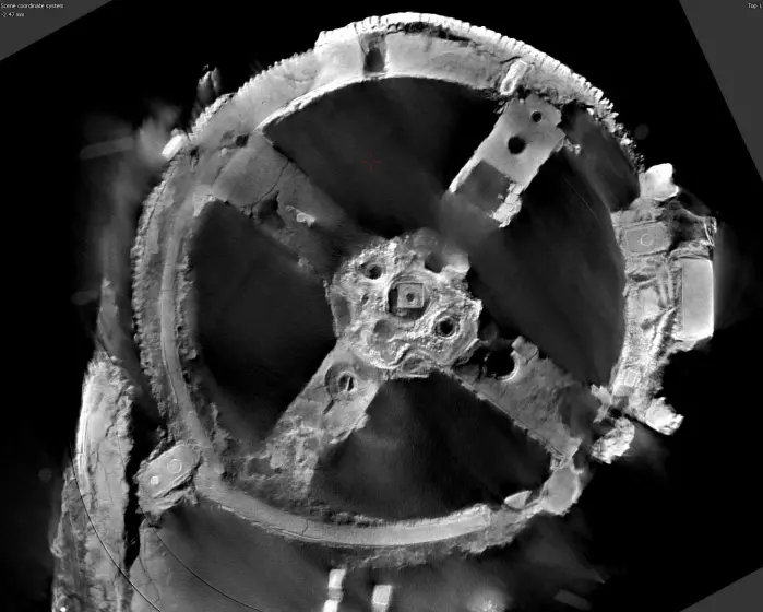 Et av røntgenbildene av Antikythera-mekanismen. Ved å ta bilder i tynne lag innover, ble det oppdaget mange små tannhjul.