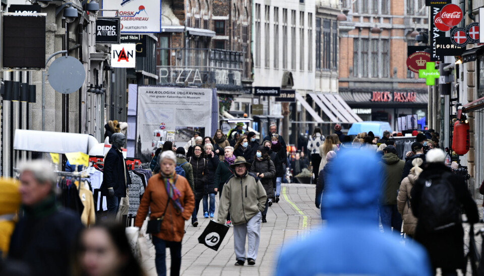 Butikker var åpne i København sentrum 1. mars. En ny dansk studie viser at fire av fem blir immune etter å ha hatt covid-19, men at tallene er langt lavere for de over 65.