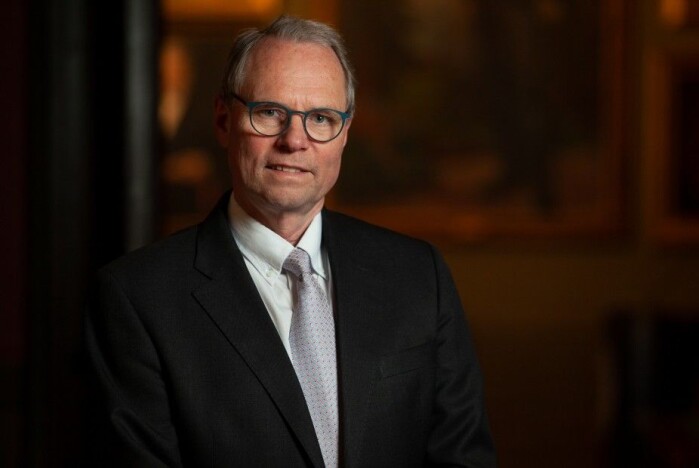 – Vi må utvikle rettslige virkemidler som gjør at det straffer seg å handle kortsiktig og lønner seg å handle til fordel for miljøet, sier Hans Petter Graver, jusprofessor og preses i Det Norske Videnskaps-Akademi. – Vi må utvikle rettslige virkemidler som gjør at det straffer seg å handle kortsiktig og lønner seg å handle til fordel for miljøet, sier Hans Petter Graver, jusprofessor og preses i Det Norske Videnskaps-Akademi.