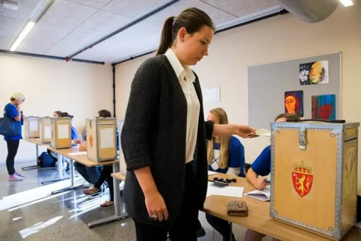 De unge kvinnene sørget for rekordhøy valgdeltakelse blant førstegangsvelgere ved forrige valg. (Foto: Scanpix, Berit Roald)