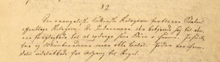 Den omtalte paragraf to slik den ble nedtegnet på Eidsvoll i 1814. (Foto: (Illustrasjon: UiO)) Den omtalte paragraf to slik den ble nedtegnet på Eidsvoll i 1814. (Foto: (Illustrasjon: UiO))