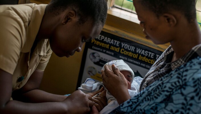 En baby får Mosquirix-vaksinen ved Ewin Polyclinic i Ghana, 30. april 2019. En baby får Mosquirix-vaksinen ved Ewin Polyclinic i Ghana, 30. april 2019.