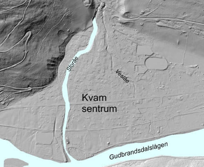 Figur 2 gjev eit nærare laserbilete (målestokk 1:4000) av den store vifteforma, der to aktive bekkefar (Storåa og Veslåa) trer tydeleg fram, medan det elles er vegar og planerte hustomter som dominerer finmosaikken. Foto: NGU/Kartverket Figur 2 gjev eit nærare laserbilete (målestokk 1:4000) av den store vifteforma, der to aktive bekkefar (Storåa og Veslåa) trer tydeleg fram, medan det elles er vegar og planerte hustomter som dominerer finmosaikken. Foto: NGU/Kartverket