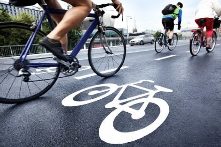 Det er først når sykkelen er både raskest og rimeligst at den er et alternativ til bilen. (Foto: Mikael Damkier, Microstock) Det er først når sykkelen er både raskest og rimeligst at den er et alternativ til bilen. (Foto: Mikael Damkier, Microstock)