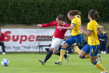 Filosofer har oppdaget at fotballspillere beveger seg inn i en såkalt «magisk sirkel» når de går inn på banen. Ny forskning viser hvordan den magiske sirkelen fungerer. (Foto: Colourbox) Filosofer har oppdaget at fotballspillere beveger seg inn i en såkalt «magisk sirkel» når de går inn på banen. Ny forskning viser hvordan den magiske sirkelen fungerer. (Foto: Colourbox)
