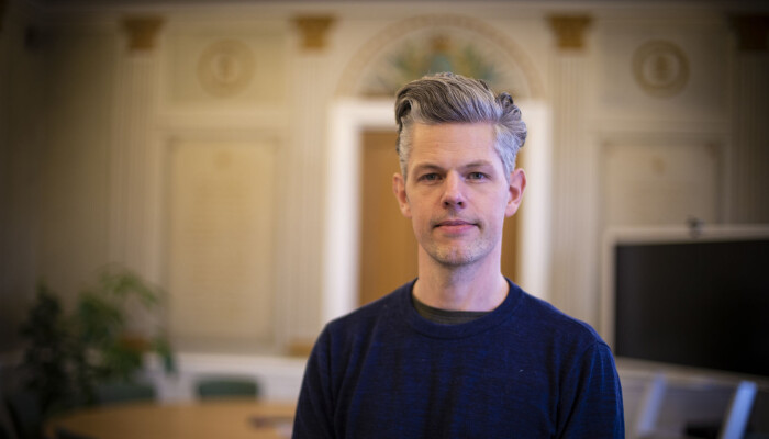 Mange mennesker sover for lite og sliter mye med det i lengden, sier den svenske arbeidslivsforskeren David Hallman. Mange mennesker sover for lite og sliter mye med det i lengden, sier den svenske arbeidslivsforskeren David Hallman.