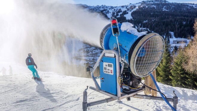 Et alpinanlegg også kan ha negative effekter på miljøet. Energi- og vannforbruket til snøkanoner og heiser er høyt. Et alpinanlegg også kan ha negative effekter på miljøet. Energi- og vannforbruket til snøkanoner og heiser er høyt.