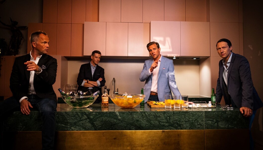 De fire finansmennene i serien Exit har en umettelig appetitt på dop, vold, penger og sex, og en total manglende respekt for andre mennesker. De fire finansmennene i serien Exit har en umettelig appetitt på dop, vold, penger og sex, og en total manglende respekt for andre mennesker.