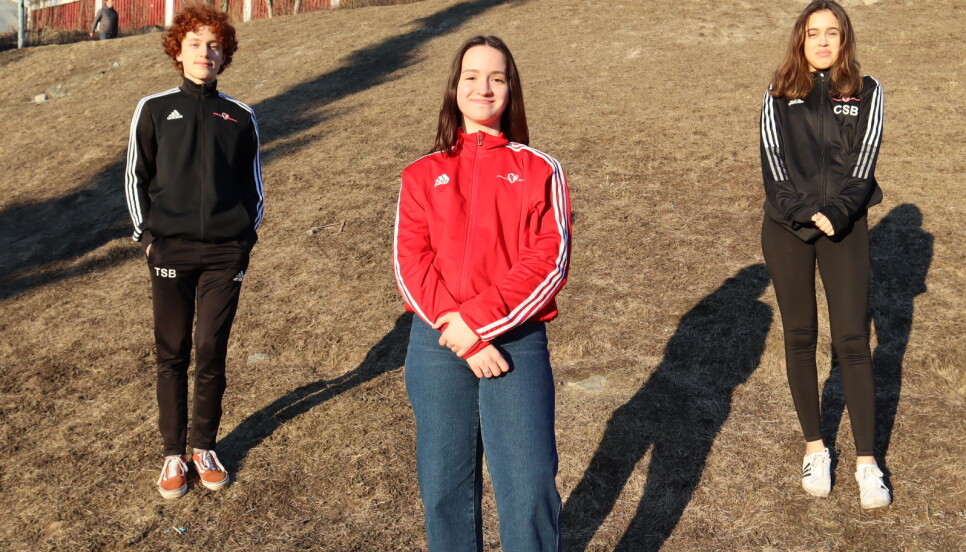 - De fleste på laget møter ikke opp til treninger lenger, forteller Tomas Shaw Bjerkestrand (15), Nihan Nuredini (15) og Constanza Shaw Bjerkestrand (15) på Holmlia i Oslo. De mistet det meste av håndballsesongen i fjor, og nå spøker det for årets sesong.
