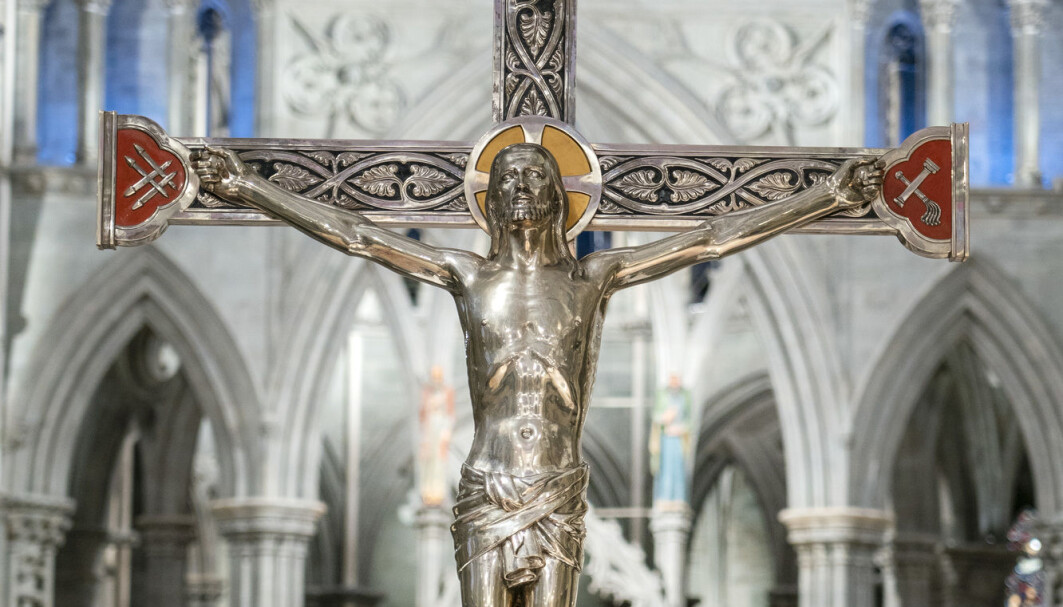 Jesus på korset er det aller viktigste symbolet for mange kristne, og påsken er den helligste høytiden. Men markeringen ble nok tatt mer alvorlig for hundre år siden. Dette bildet er fra Nidarosdomen. Jesus på korset er det aller viktigste symbolet for mange kristne, og påsken er den helligste høytiden. Men markeringen ble nok tatt mer alvorlig for hundre år siden. Dette bildet er fra Nidarosdomen.