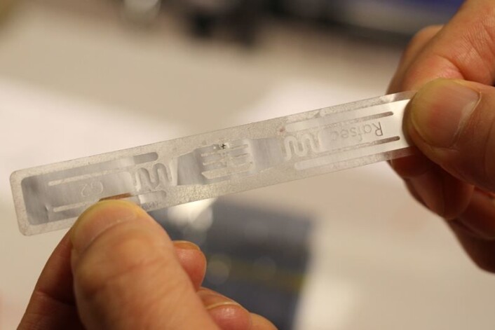 RFID-brikker har eksistert i flere tiår. (Foto: Nancy Bazilchuk/NTNU) RFID-brikker har eksistert i flere tiår. (Foto: Nancy Bazilchuk/NTNU)