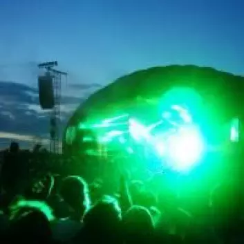Ifølge Paul Jensen har aldri Roskilde-festivalen opplevd akutte hørselsskader. Her spiller Kesi på den nye Apollo-scenen. (Foto: Jeppe Wojcik)