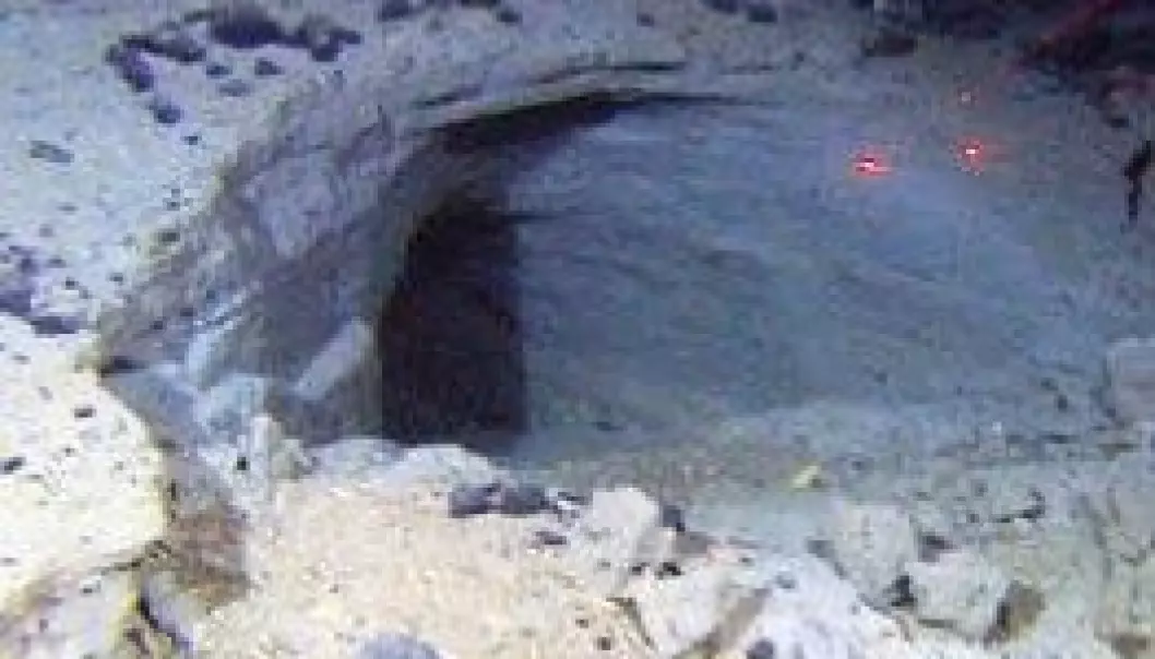 Fann ukjende grotter på djupt vatn