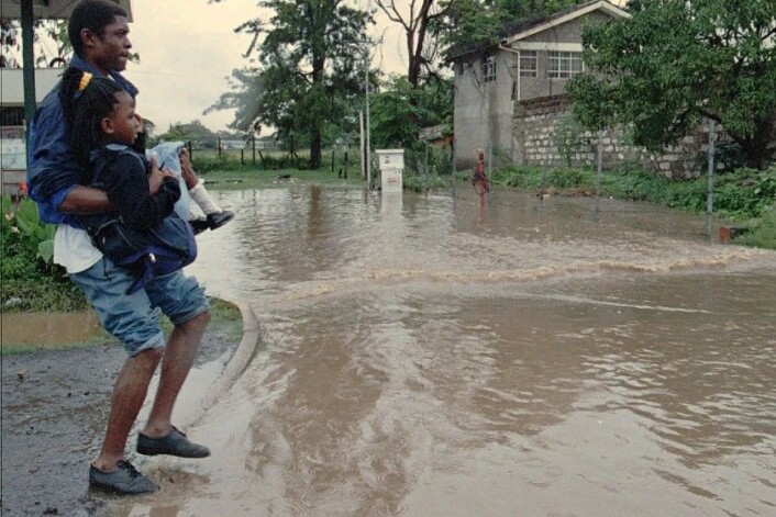 En El Niño-relatert storm i januar 1998 gjorde hundrevis av mennesker i Nairobi, Kenya husløse. (Foto: Sayyid Azim, AP) En El Niño-relatert storm i januar 1998 gjorde hundrevis av mennesker i Nairobi, Kenya husløse. (Foto: Sayyid Azim, AP)