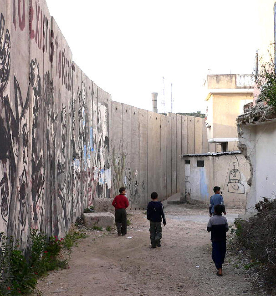 'Palestinske barn bak muren'