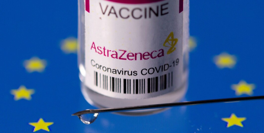 Norge er et av landene som har stoppet vaksinasjon med AstraZeneca-vaksinen helt inntil videre, mens andre land har valgt å bare bruke den på eldre befolkningsgrupper. Norge er et av landene som har stoppet vaksinasjon med AstraZeneca-vaksinen helt inntil videre, mens andre land har valgt å bare bruke den på eldre befolkningsgrupper.