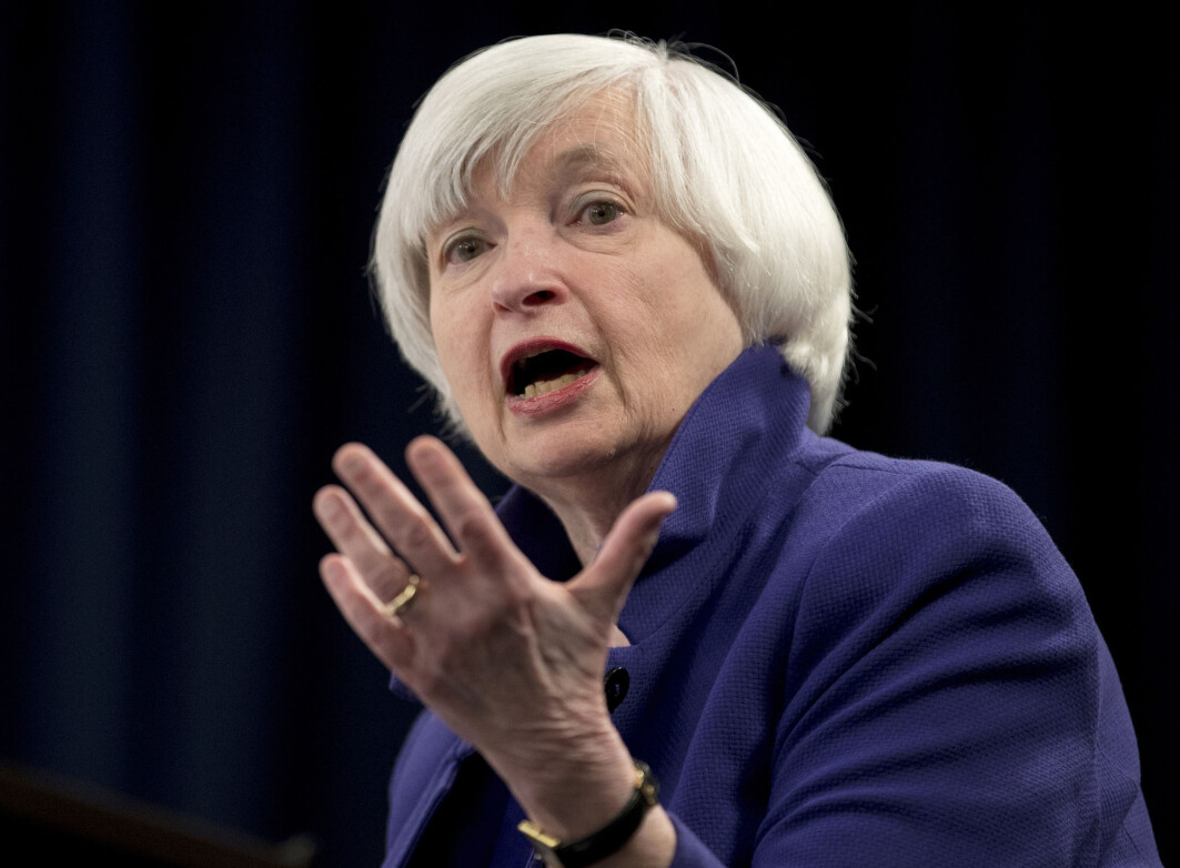 USA finansminister Janet Yellen la mandag fram et forslag om felles selskapsskatt i verden. Både Norge og USA har de siste årene kastet seg på i et «kappløp mot bunnen» og redusert selskapsskatten for bedrifter mye. USA finansminister Janet Yellen la mandag fram et forslag om felles selskapsskatt i verden. Både Norge og USA har de siste årene kastet seg på i et «kappløp mot bunnen» og redusert selskapsskatten for bedrifter mye.