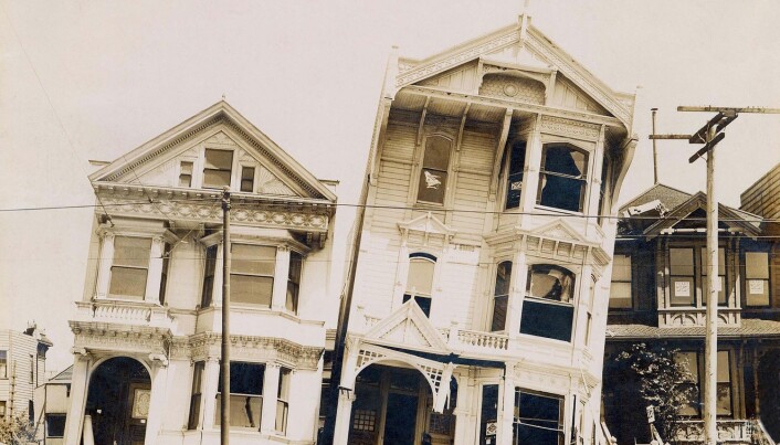 Trehusene blir oftere stående uten å falle sammen - her fra jordskjelvet i San Francisco il 18 aprile 1906.
