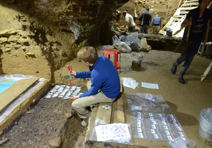 Presise utgravninger i Bacho Kiro-hulen.